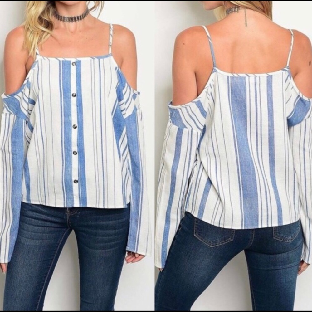 ✨NWT✨ Cold Shoulder Top